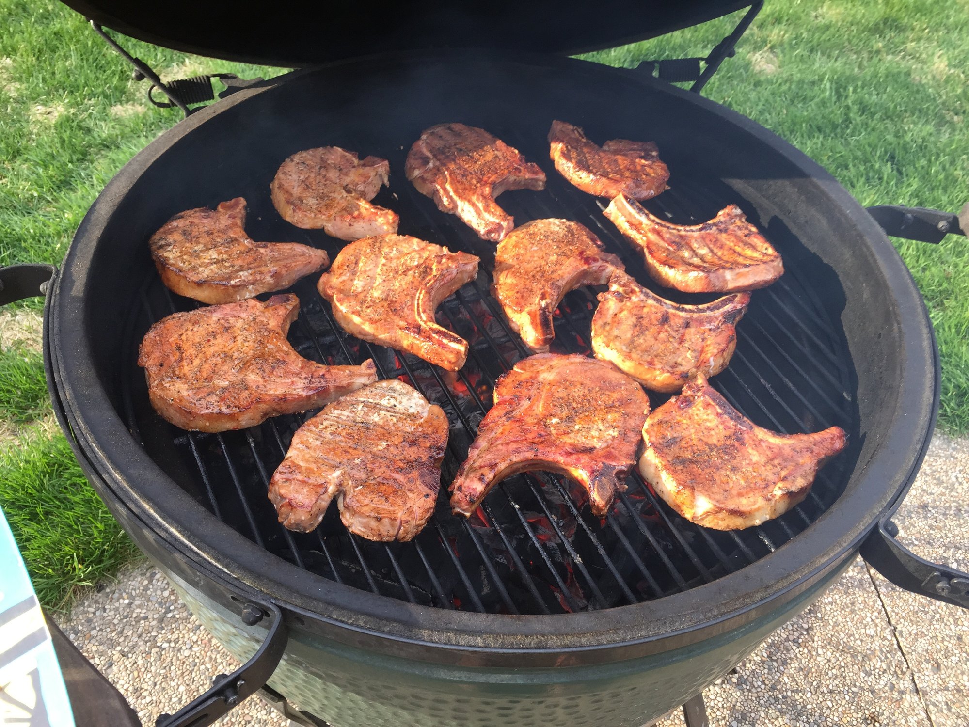 XLed some nice pork chops! — Big Green Egg Forum