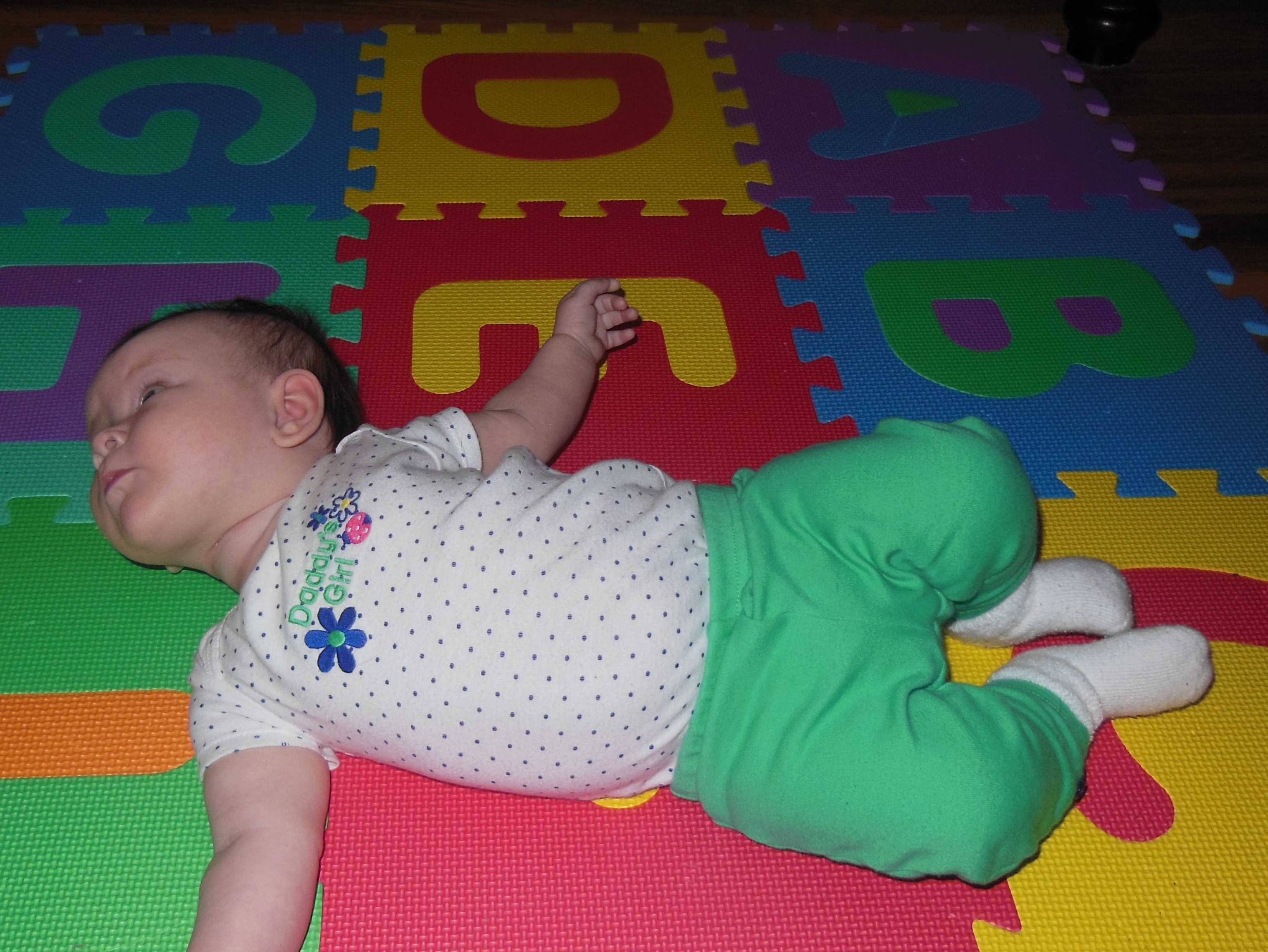 PSA Putting baby on a sheet/blanket on the floor — The Bump