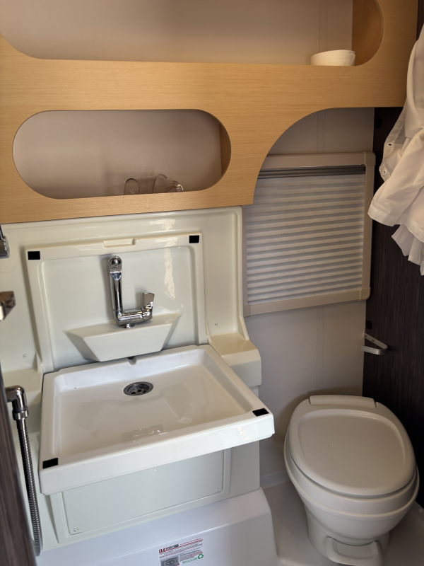bath including toilet.JPG