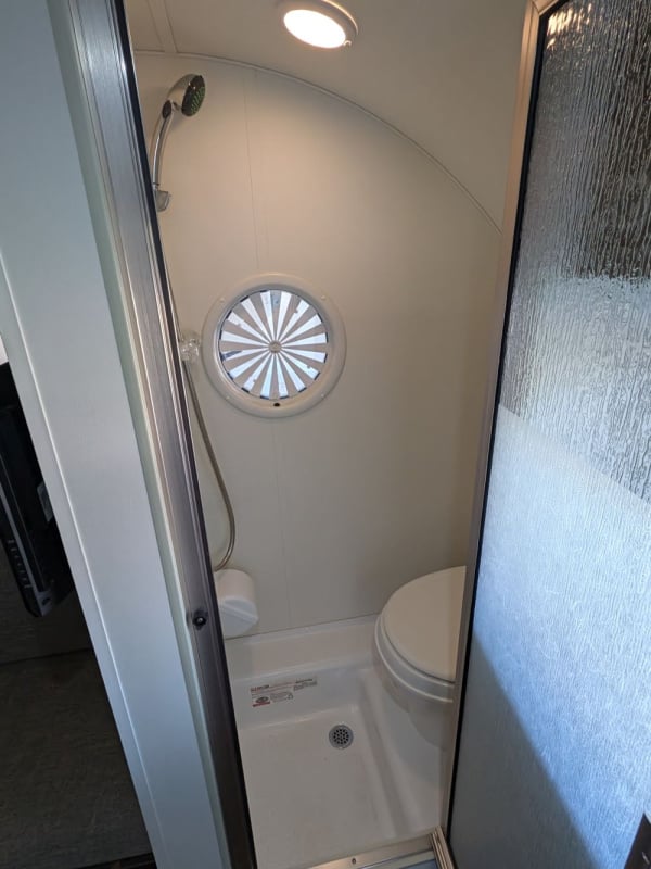 4-bathroom.jpg
