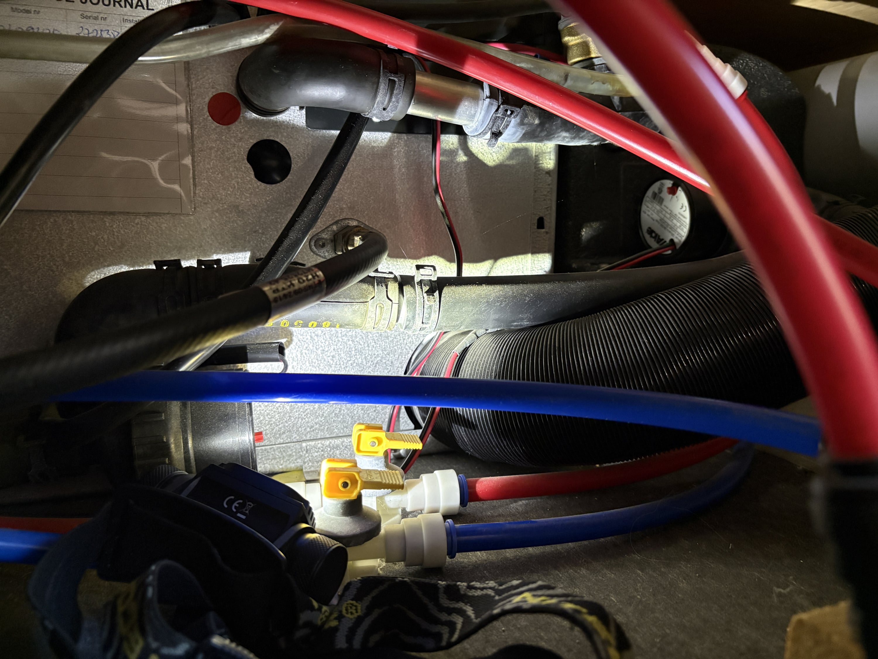 Alde pump L and Flow pump R.JPG