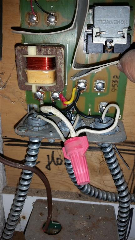 circulator pump relay wiring  honeywell r845a — heating