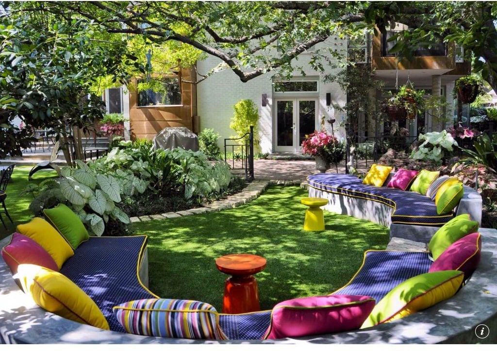 Chat patio.jpg