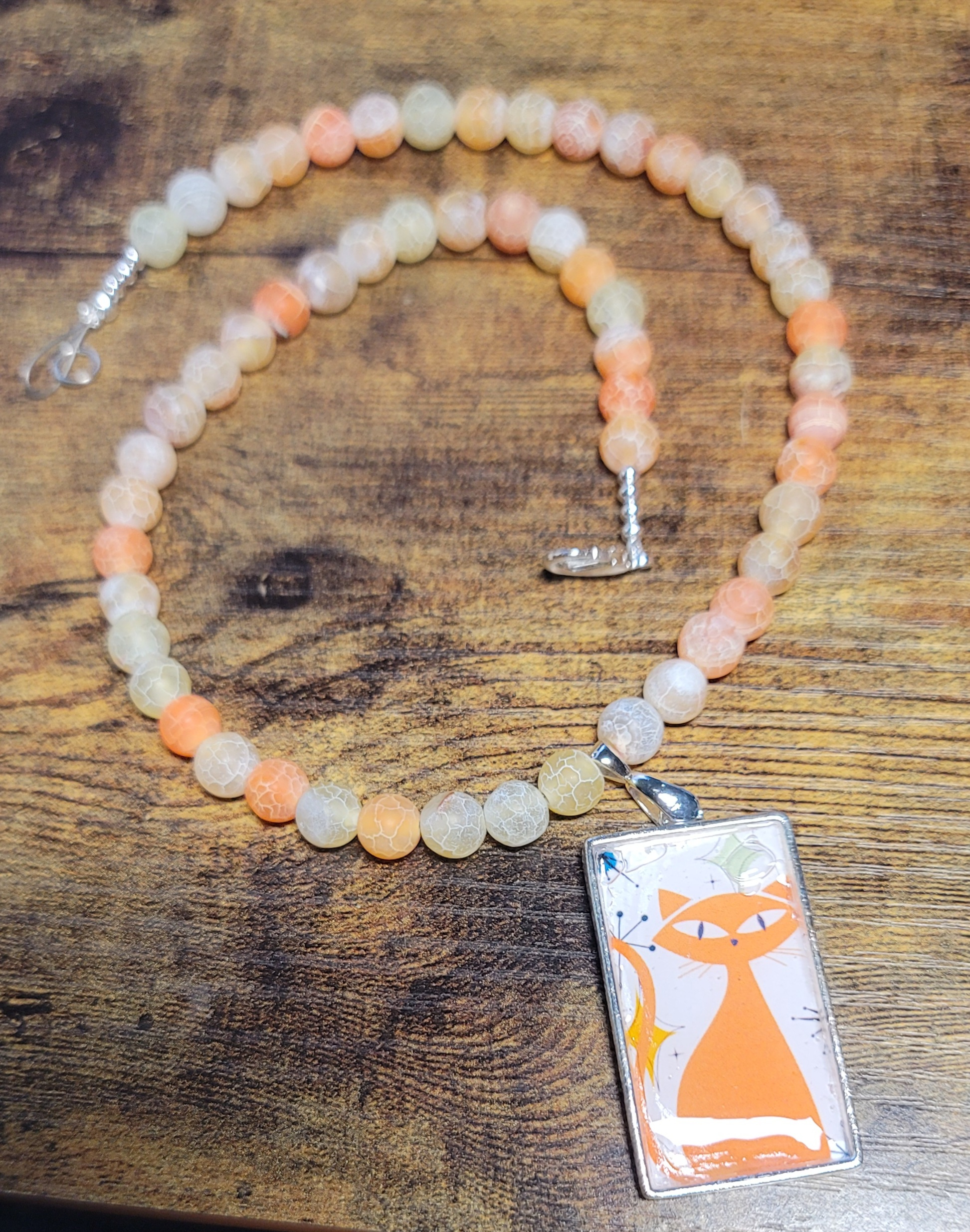 2025.07.26 Mid-century modern cat necklace with dyed quench crackled agate.jpg