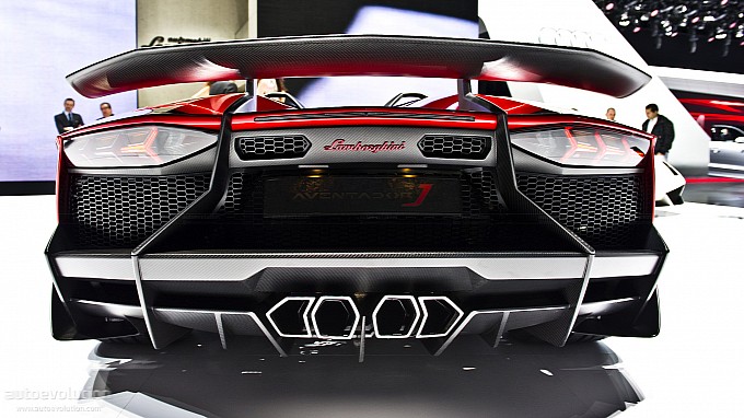 lamborghini-aventador-j-was-an-internet-hit-medium_13.jpg