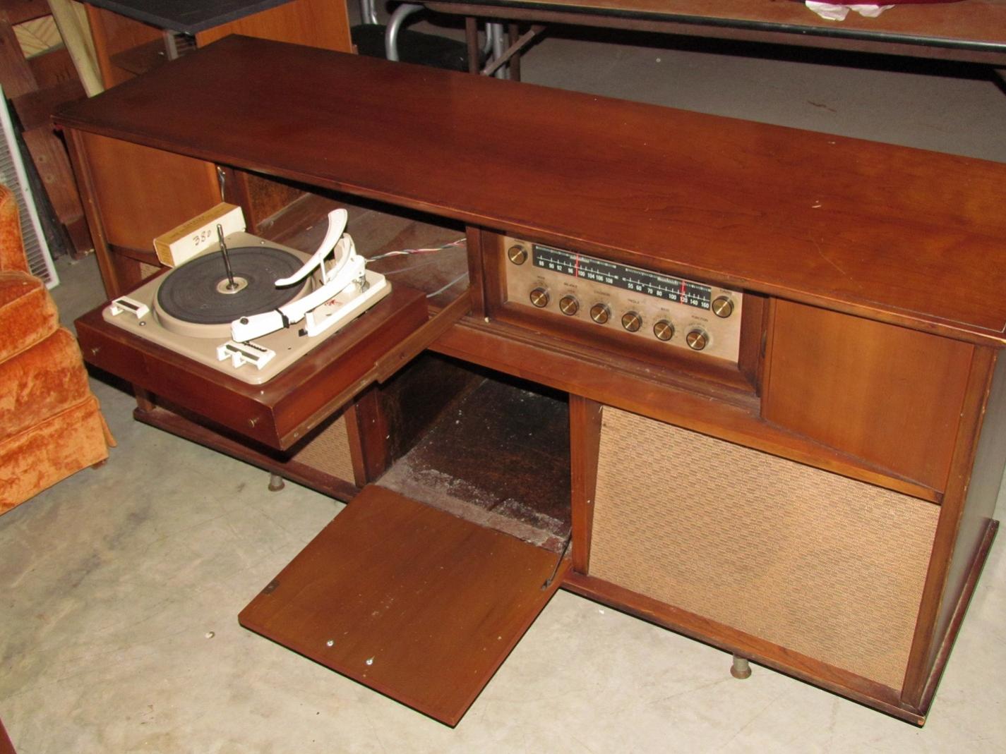 Space Tone Senator Console_small2.jpg