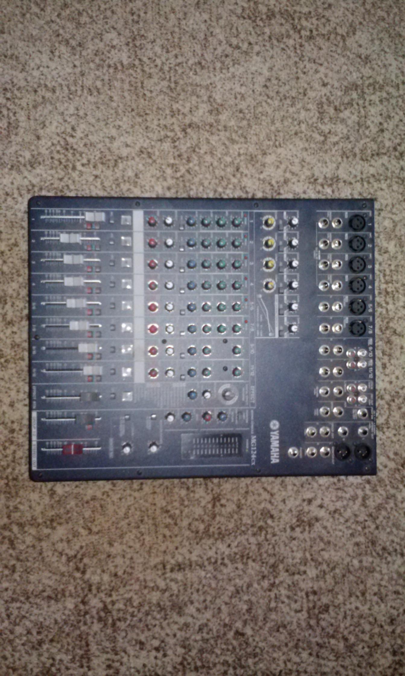 yamaha mixer board mg124cx.jpg
