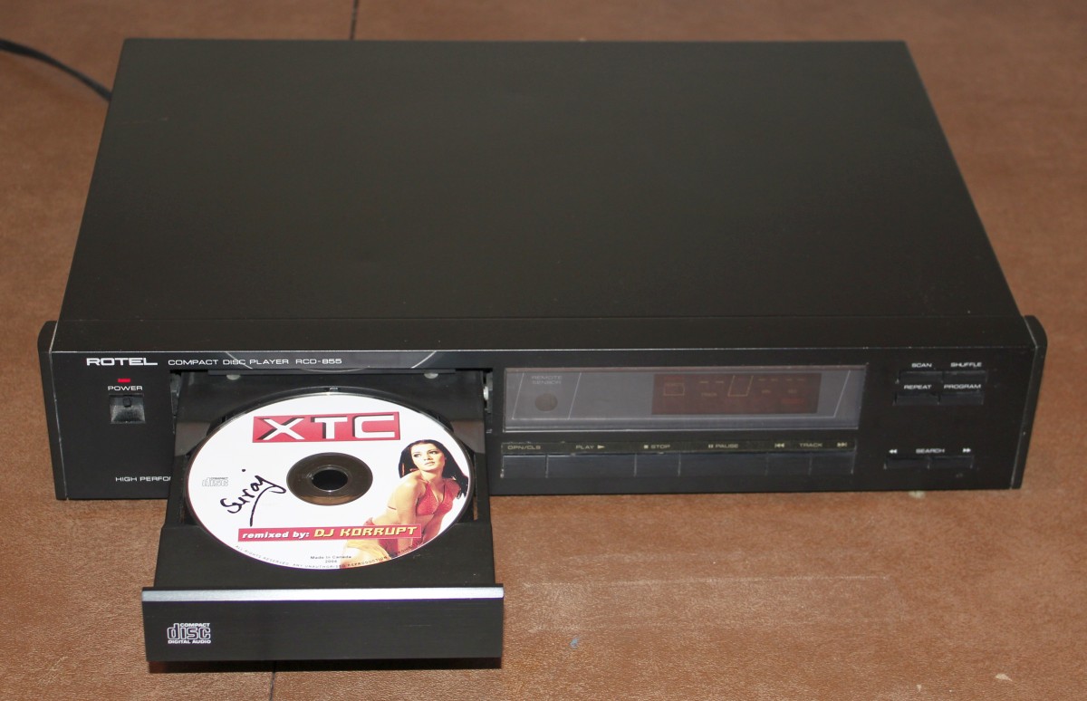 Rotel RCD-855 CD Player (1)-small.jpg