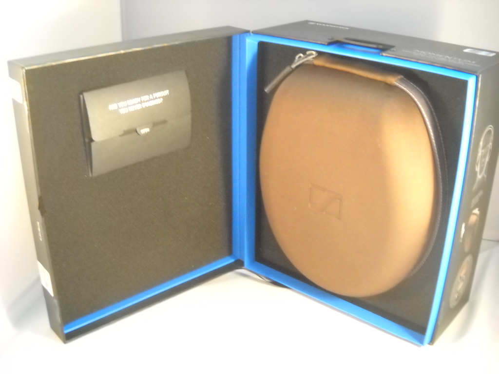 sennhesier_momentum_headphones_box_open.JPG