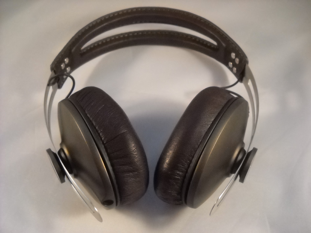 sennhesier_momentum_headphones_overhead.JPG