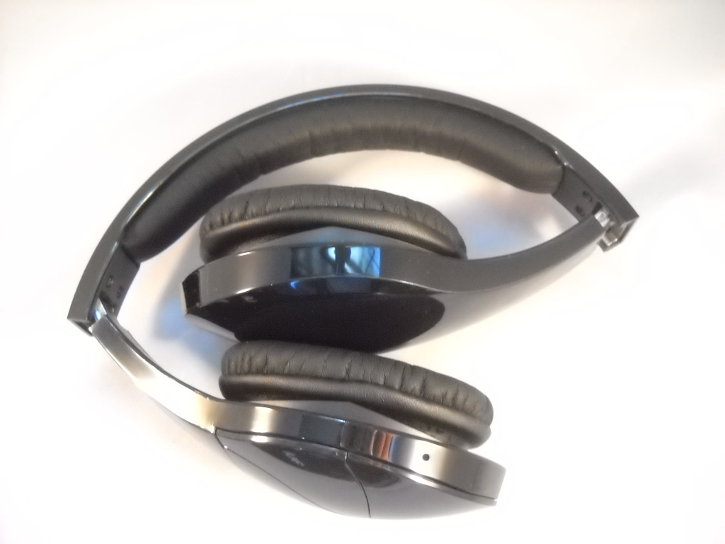 velodyne_vfree_headphones_folded.jpg