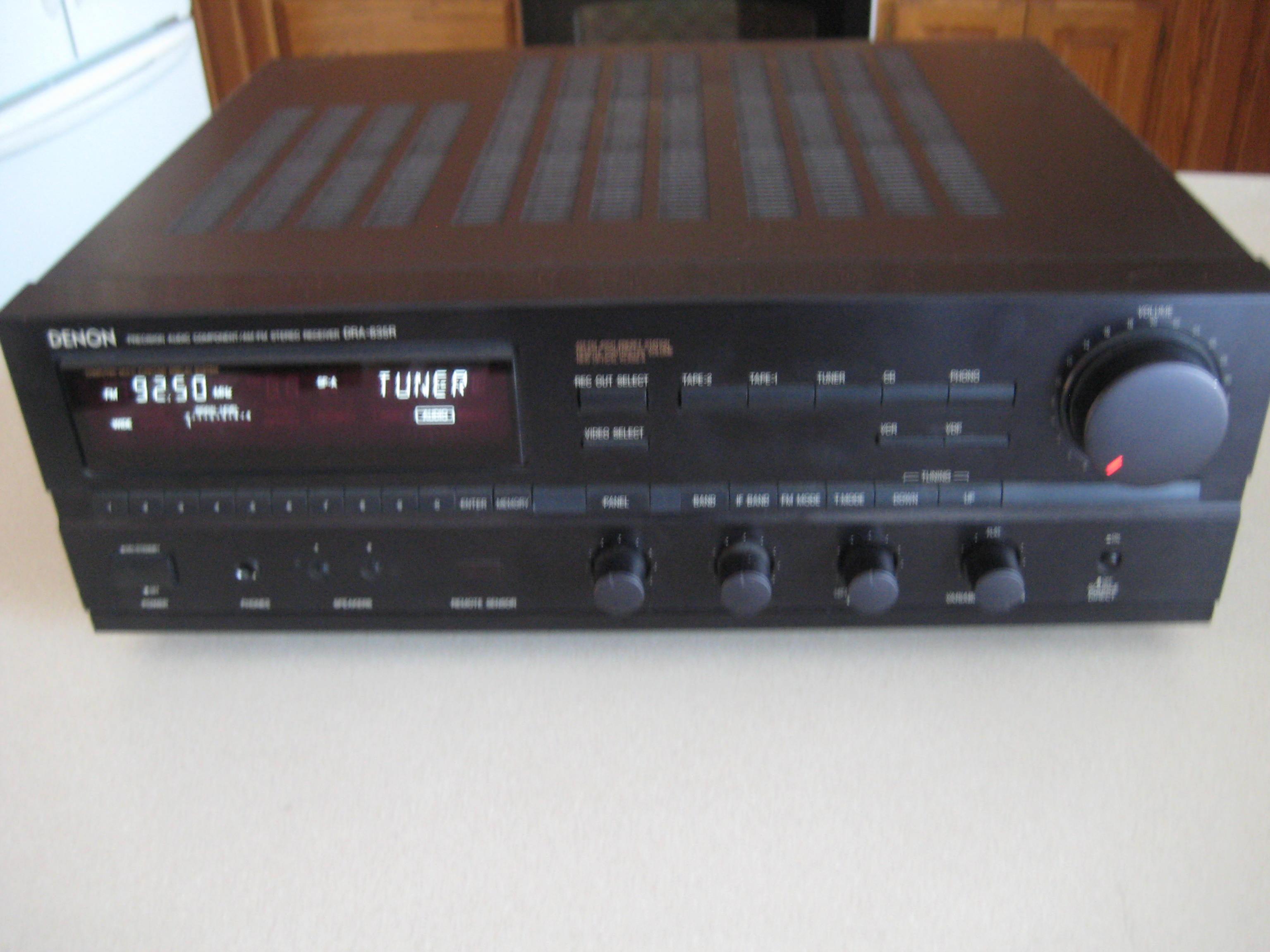Nice Denon DRA 835R stereo receiver w MM phono and remote controllable