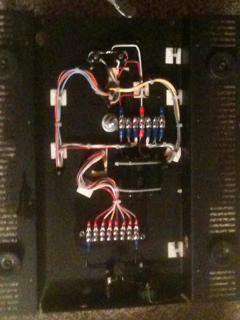 BAT VK-200 binding posts 240.JPG