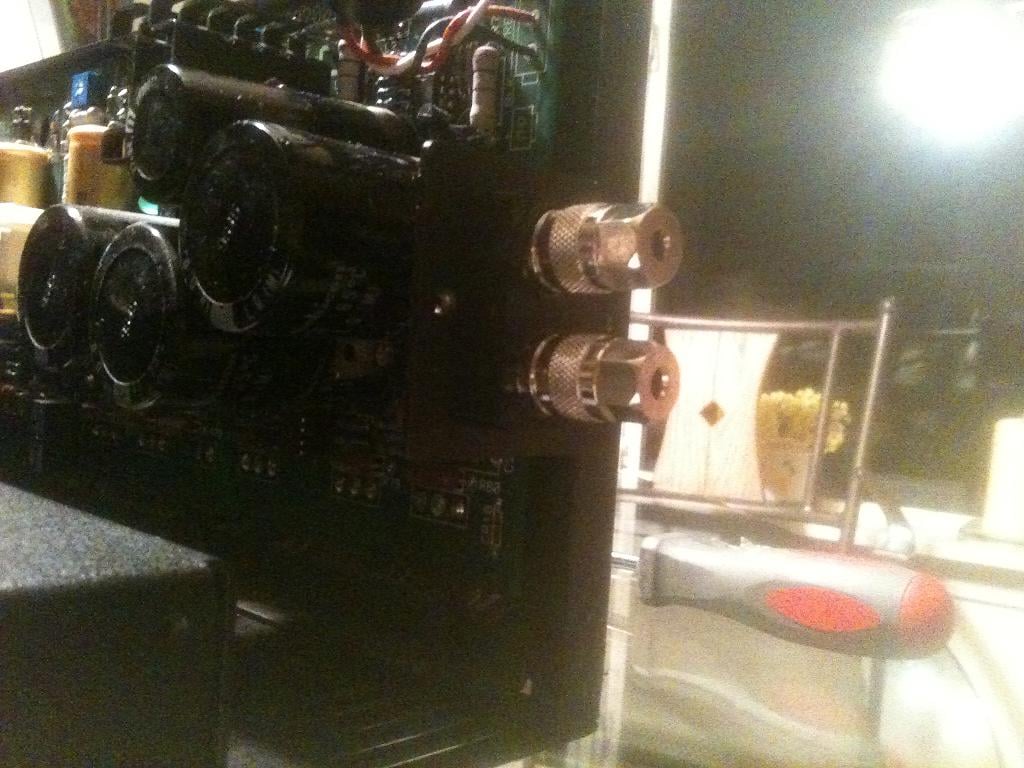 BAT VK-200 binding posts 245.JPG