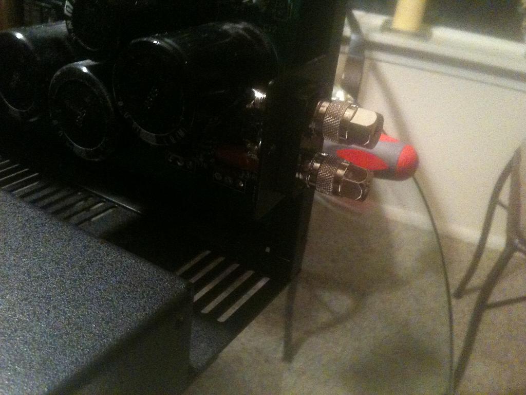 BAT VK-200 binding posts 246.JPG