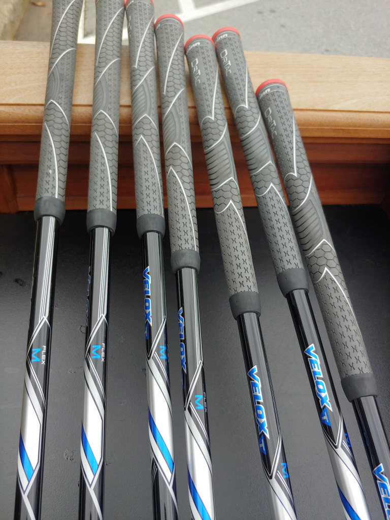 TaylorMade Speedblade iron setSenior flex graphite shafts RH PRICE