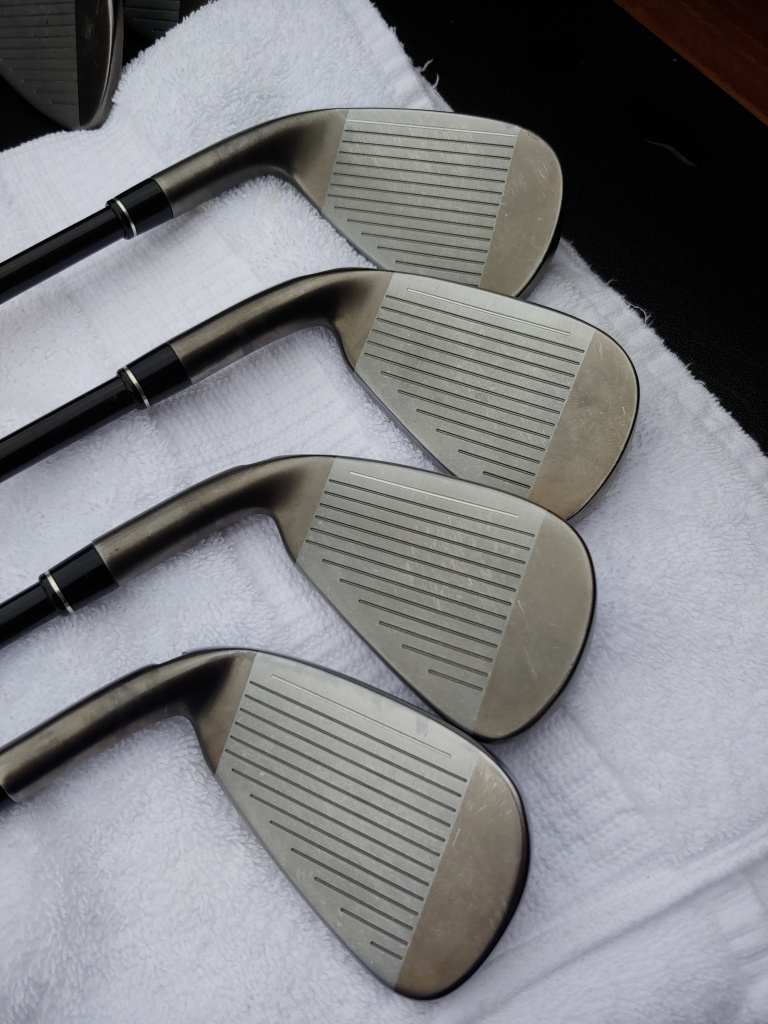 TaylorMade Speedblade iron setSenior flex graphite shafts RH PRICE