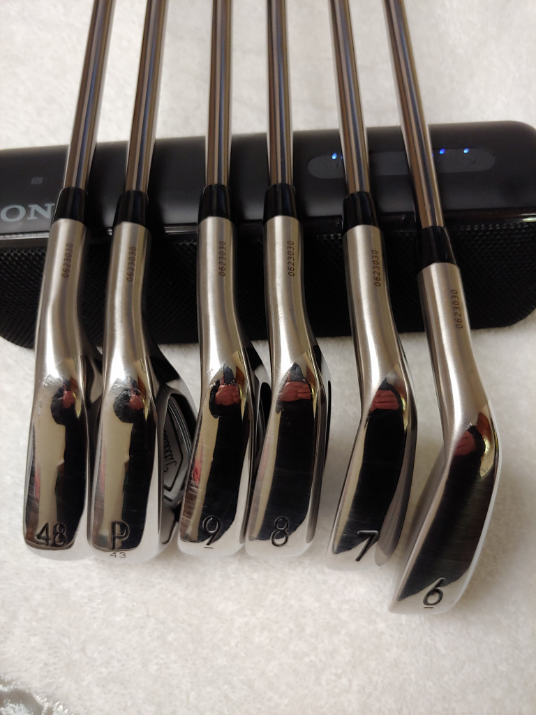 Titleist T300 6gap wedge w/ Recoil 65 "R" flex shafts . RH. Excellent