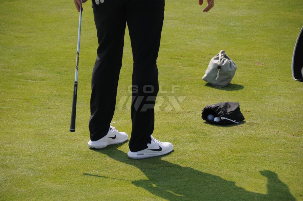 brooks koepka golf shoes today