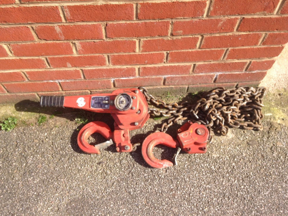 Straighten leaning tree — BBC Gardeners' World Magazine