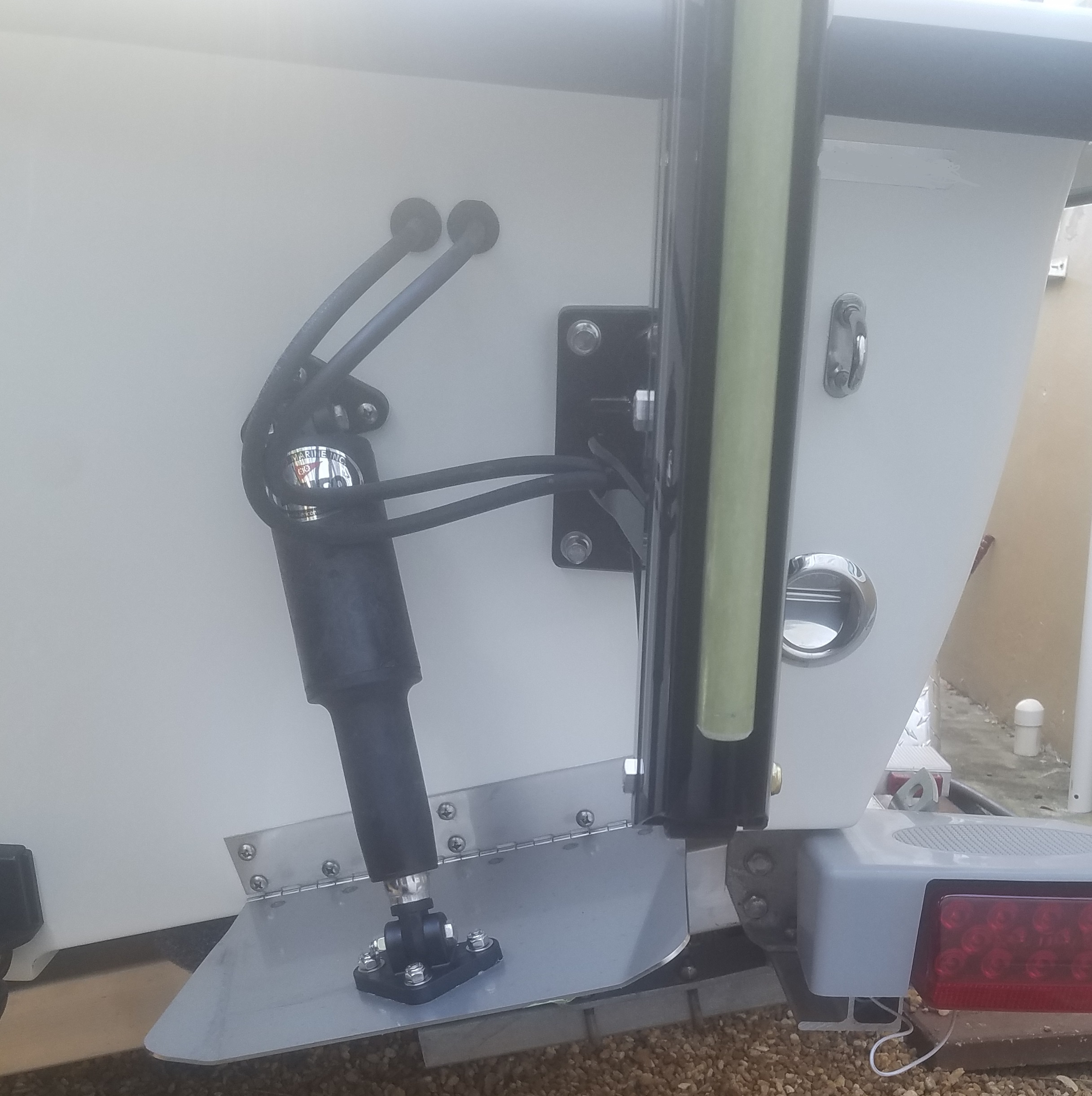 Power Pole mounting and pump location — Florida Sportsman