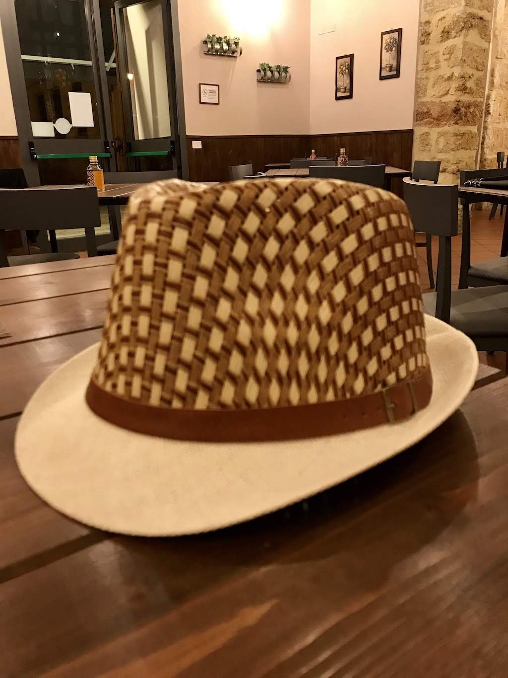 Image: https://us.v-cdn.net/6030712/uploads/editor/wy/zl0jjc8gfnlr.jpg Que tul este sombrero comprado con mi ual