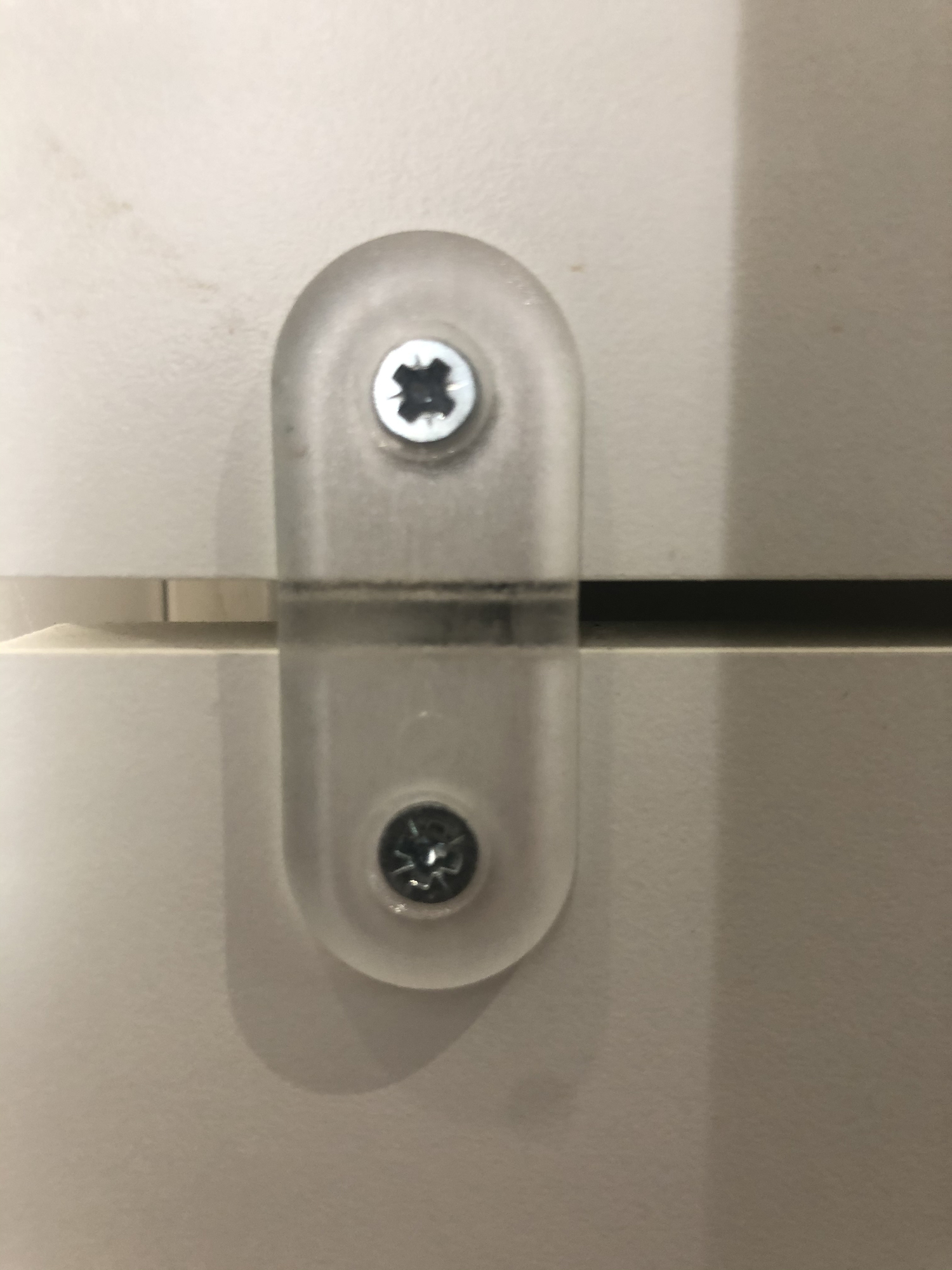 Big kitchen cabinet door connectors - can anyone ID