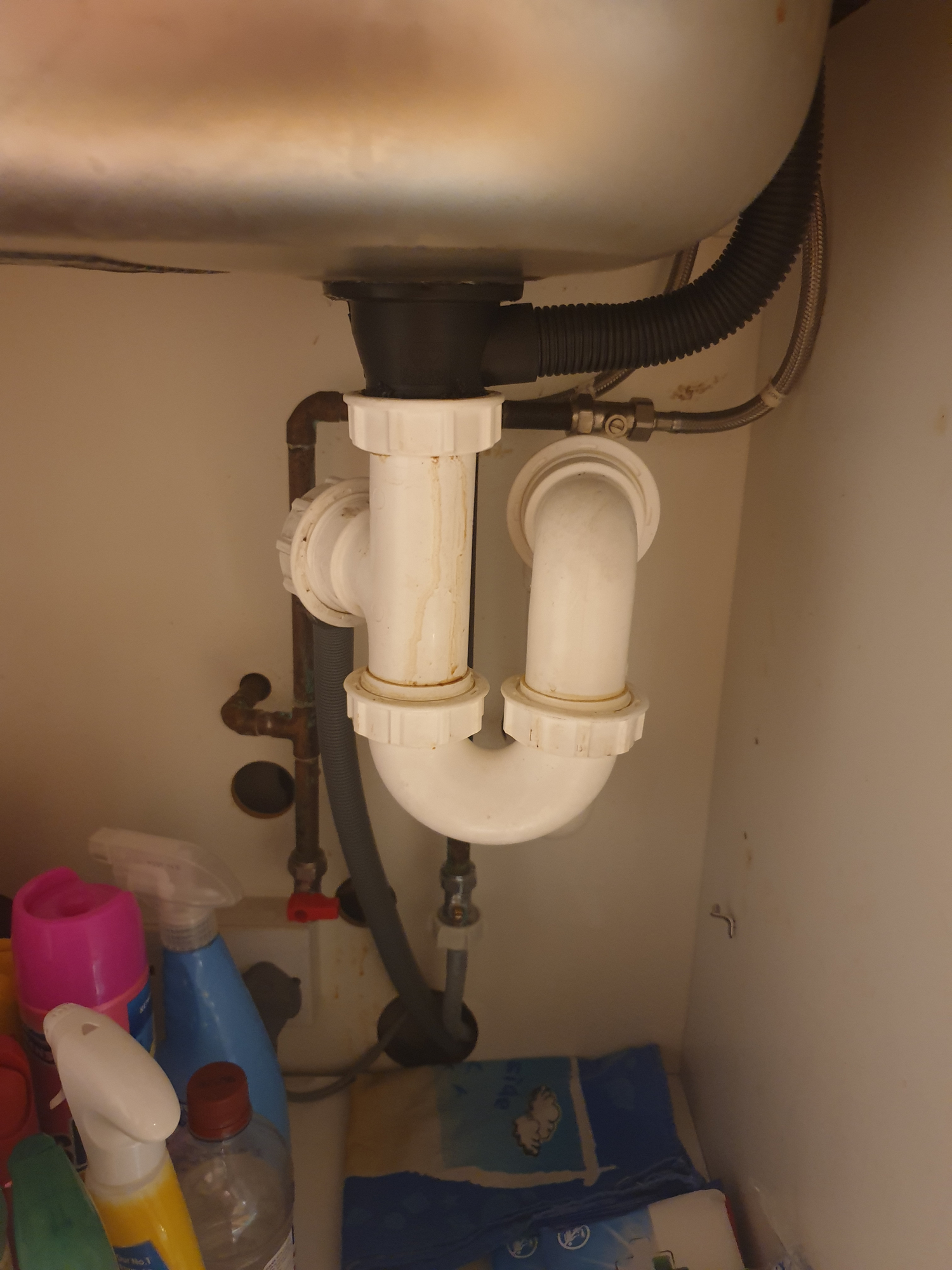 Kitchen Sink water flowing into washing machine drum