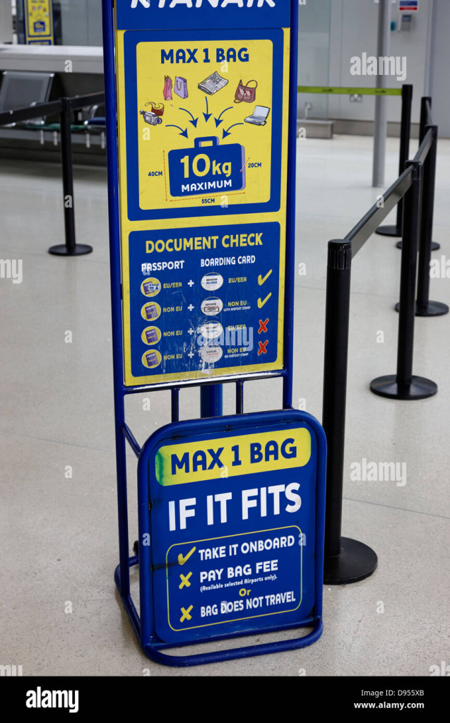 ryanair-baggage-size-check-gauge-dublin-airport-terminal-1-ireland-D955XB.jpg