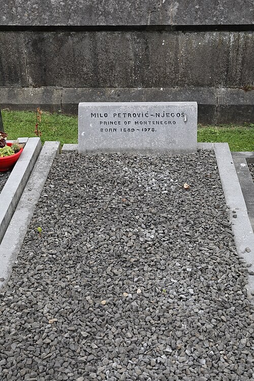 Gravestone_of_Milo_Petrovic_Njegos.jpg