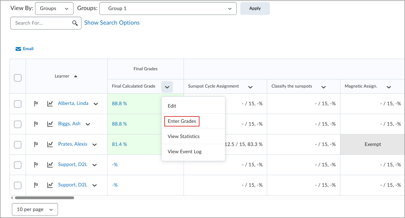 A página Lançar Notas no Registro de notas do Brightspace mostrando a visualização do instrutor com colunas de avaliação e opções de avaliação em massa
