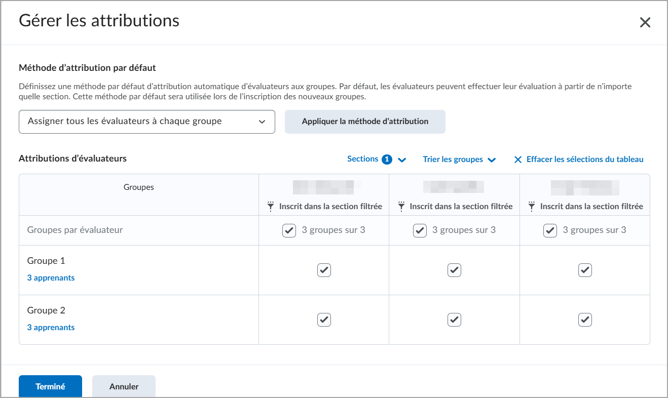 La boîte de dialogue Gérer les allocations affiche la méthode d’attribution par défaut et un tableau qui attribue des évaluateurs à plusieurs groupes d’apprenants.