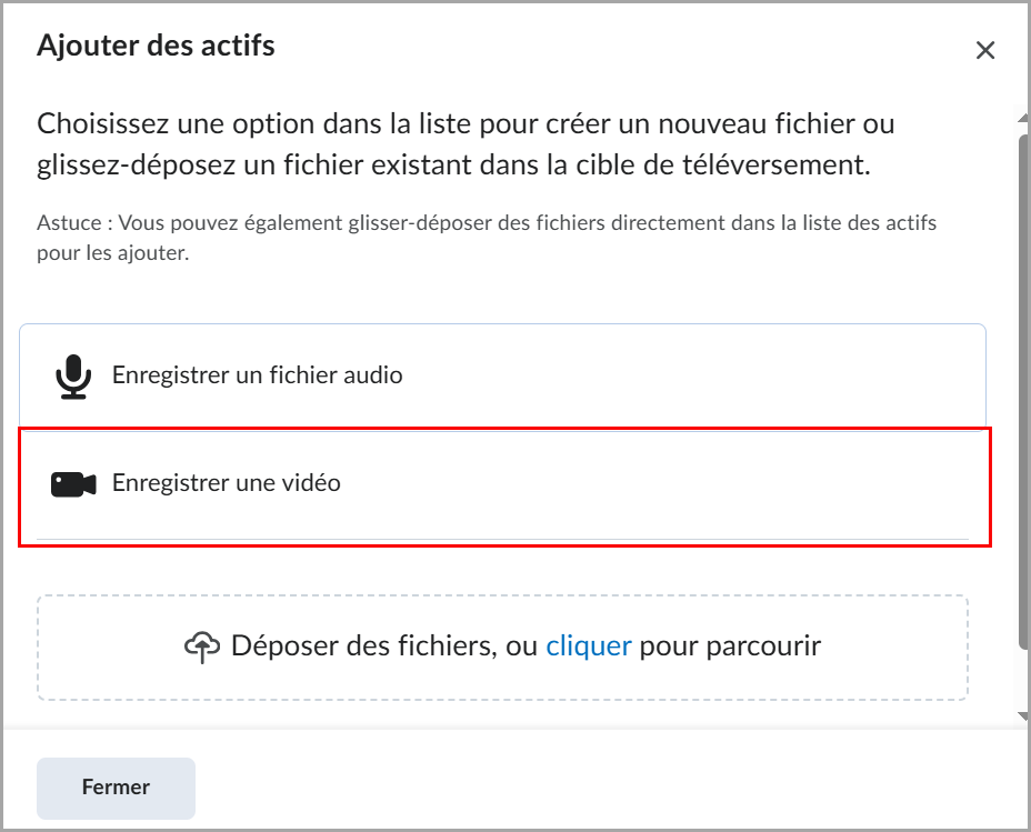 Bibliothèque multimédia avec le menu déroulant Ajouter affichant l'option Enregistrer par caméra Web.