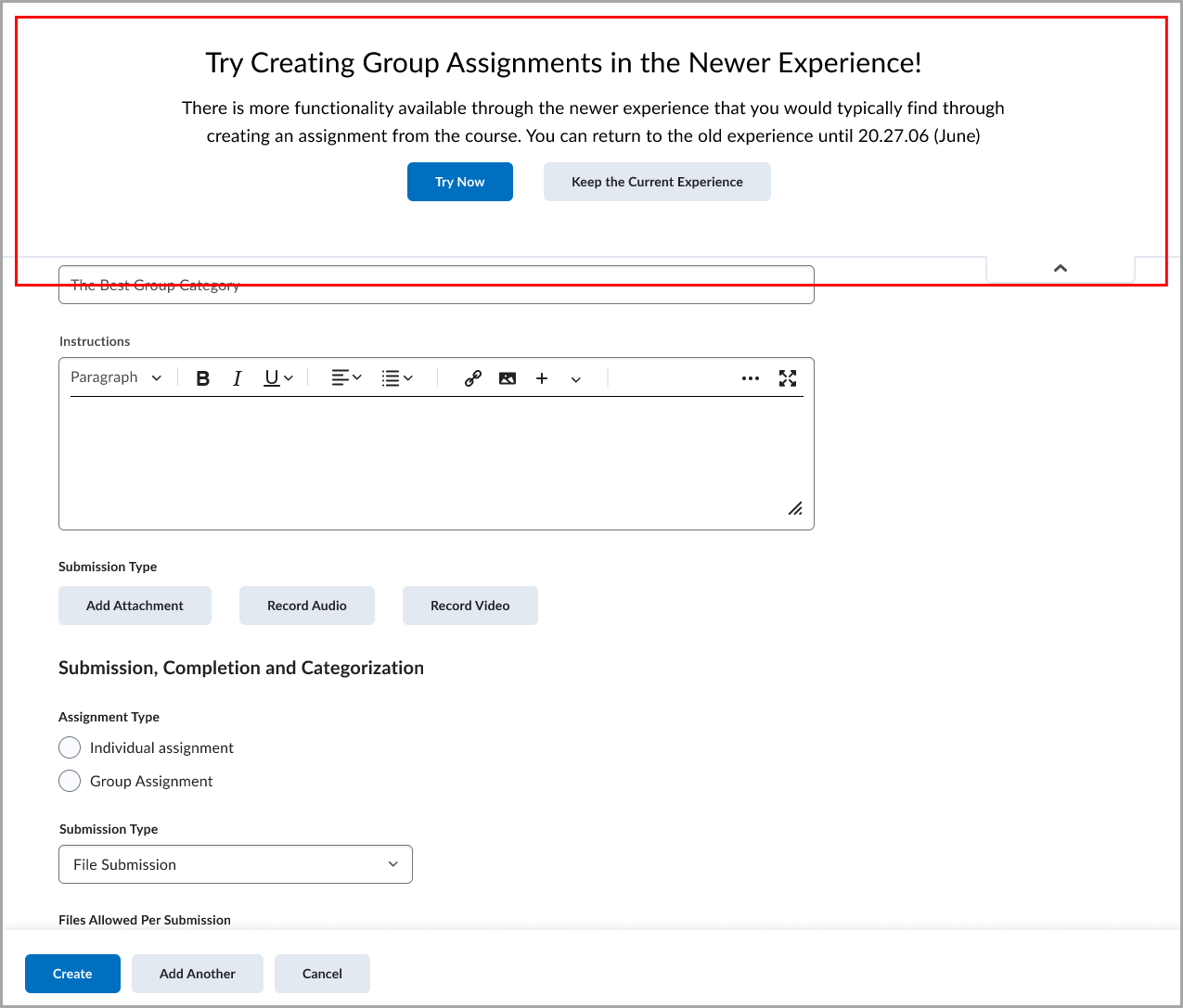 Menu suspenso solicitando que os usuários tentem criar atividades em grupo na experiência mais recente, com os botões Experimentar agora e manter os botões de experiência atual acima do formulário de criação de atividades.
