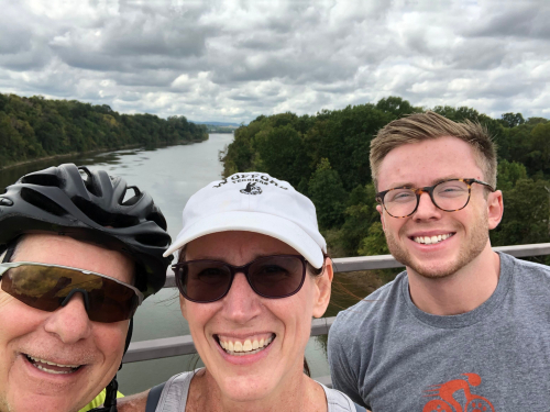 1 c7f6452833f02e46782dbfebfa80a82f-huge-cr