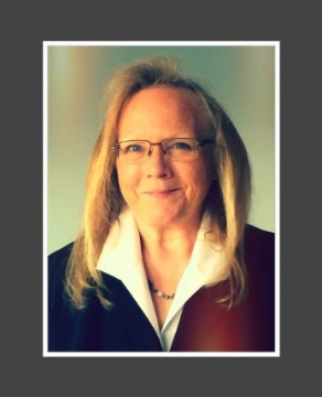 Dr Cheryl Novas