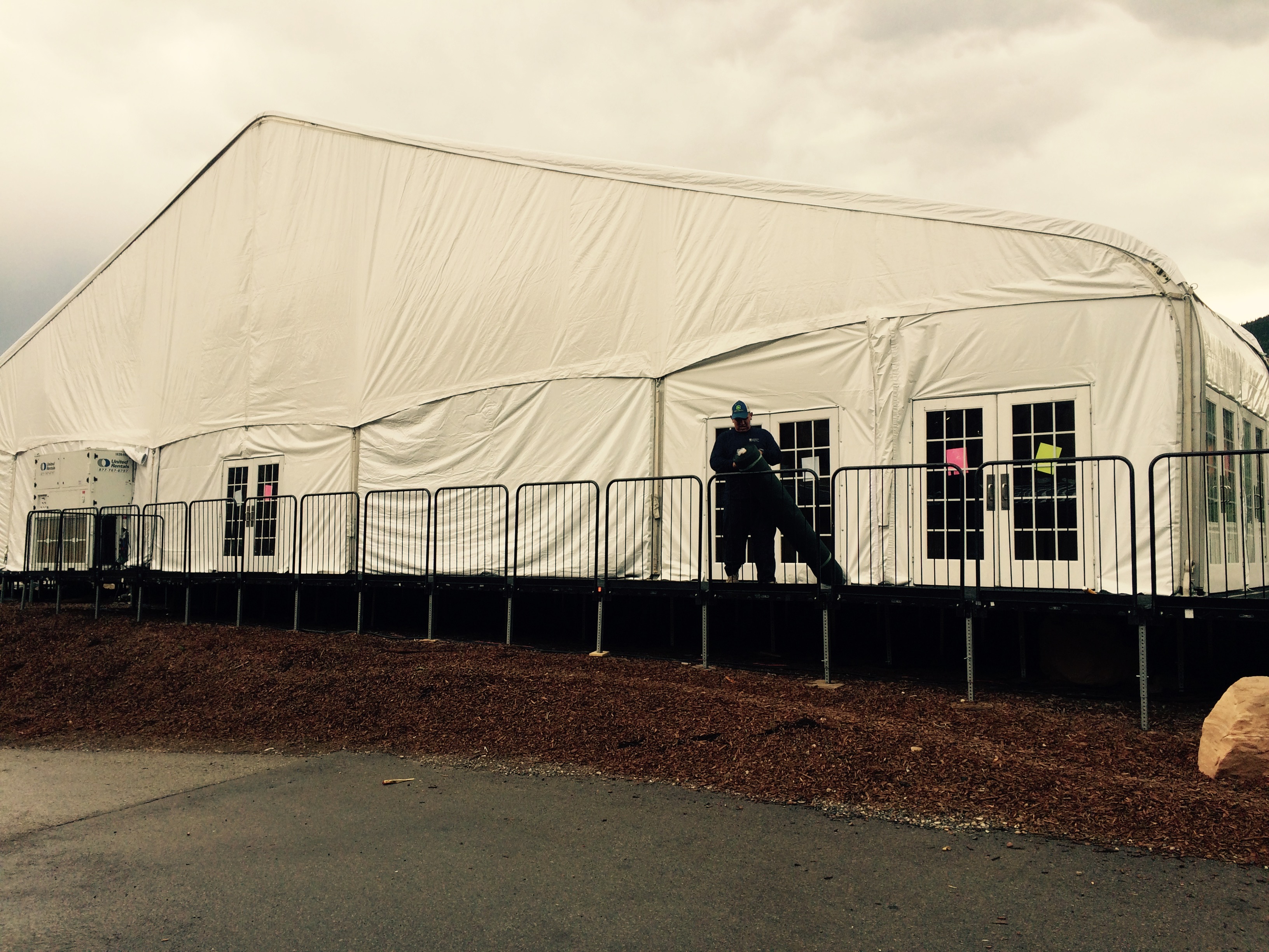 Tentfront.jpg Tentfront.jpg