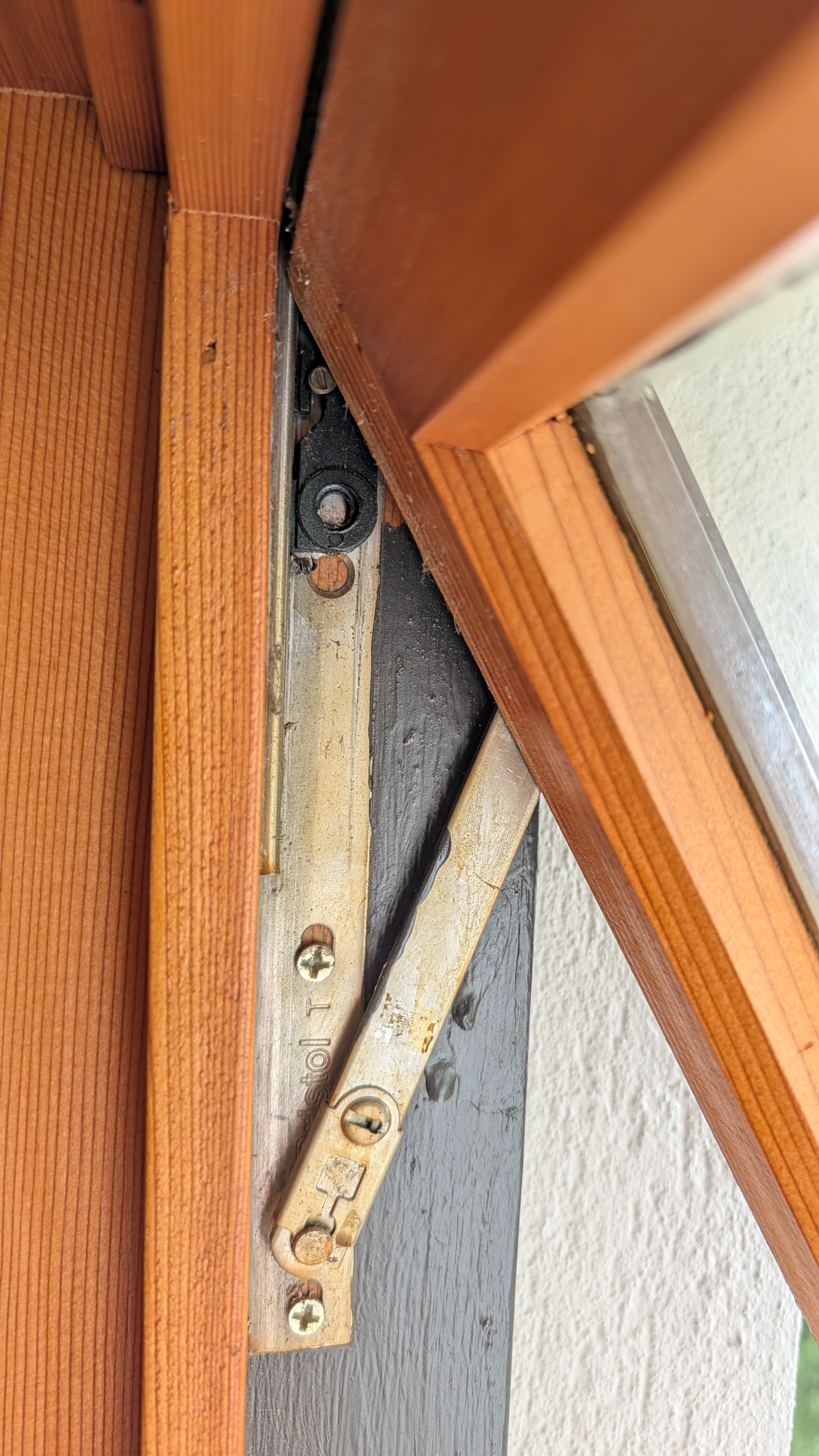 Window Steys How to adjust window stays to fix jamming? - Bunnings Workshop community