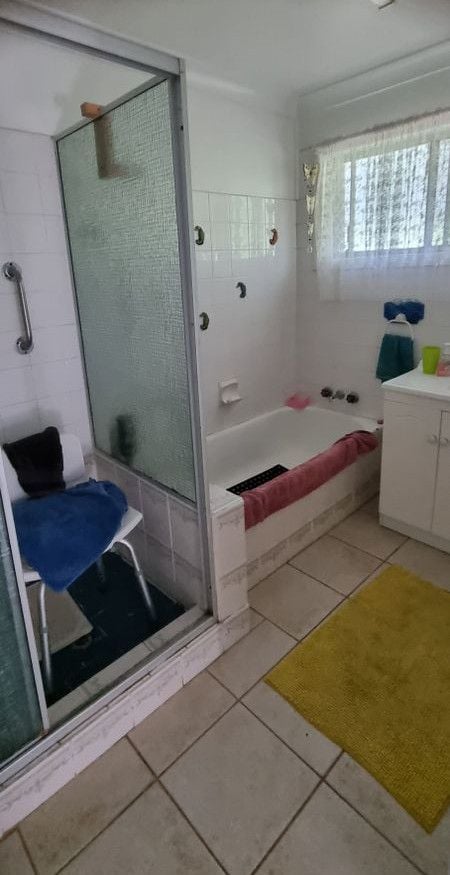 Ol_bathroom.jpg Ol_bathroom.jpg