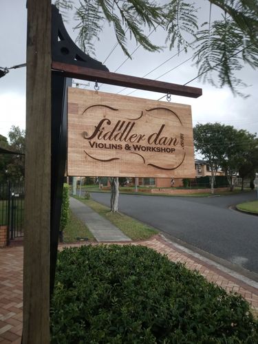 violins shop brisbane fiddler dan.jpg violins shop brisbane fiddler dan.jpg
