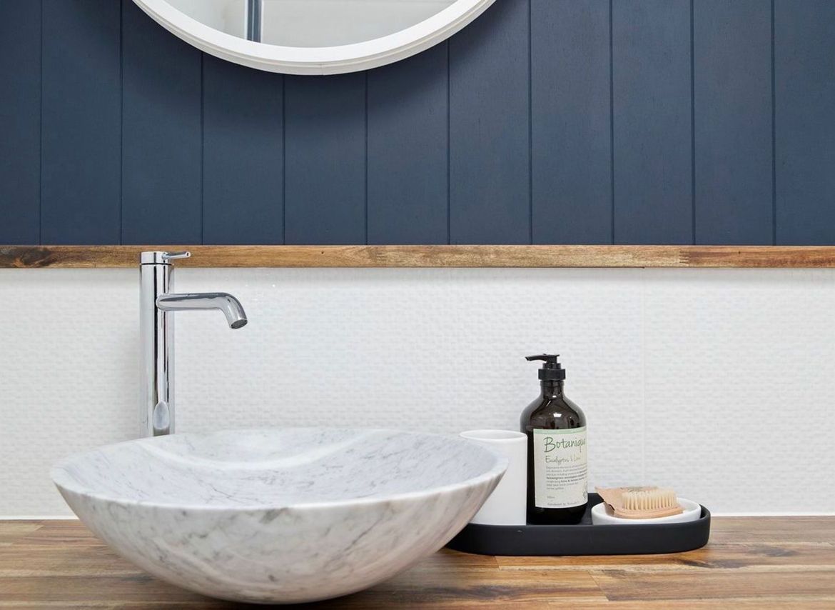 Bathroom makeover on a strict budget.jpeg Bathroom makeover on a strict budget.jpeg