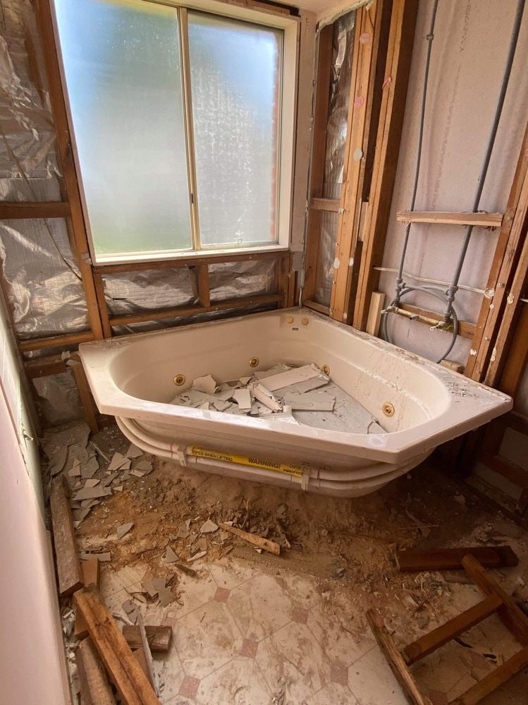 demo old spa bath.JPG demo old spa bath.JPG