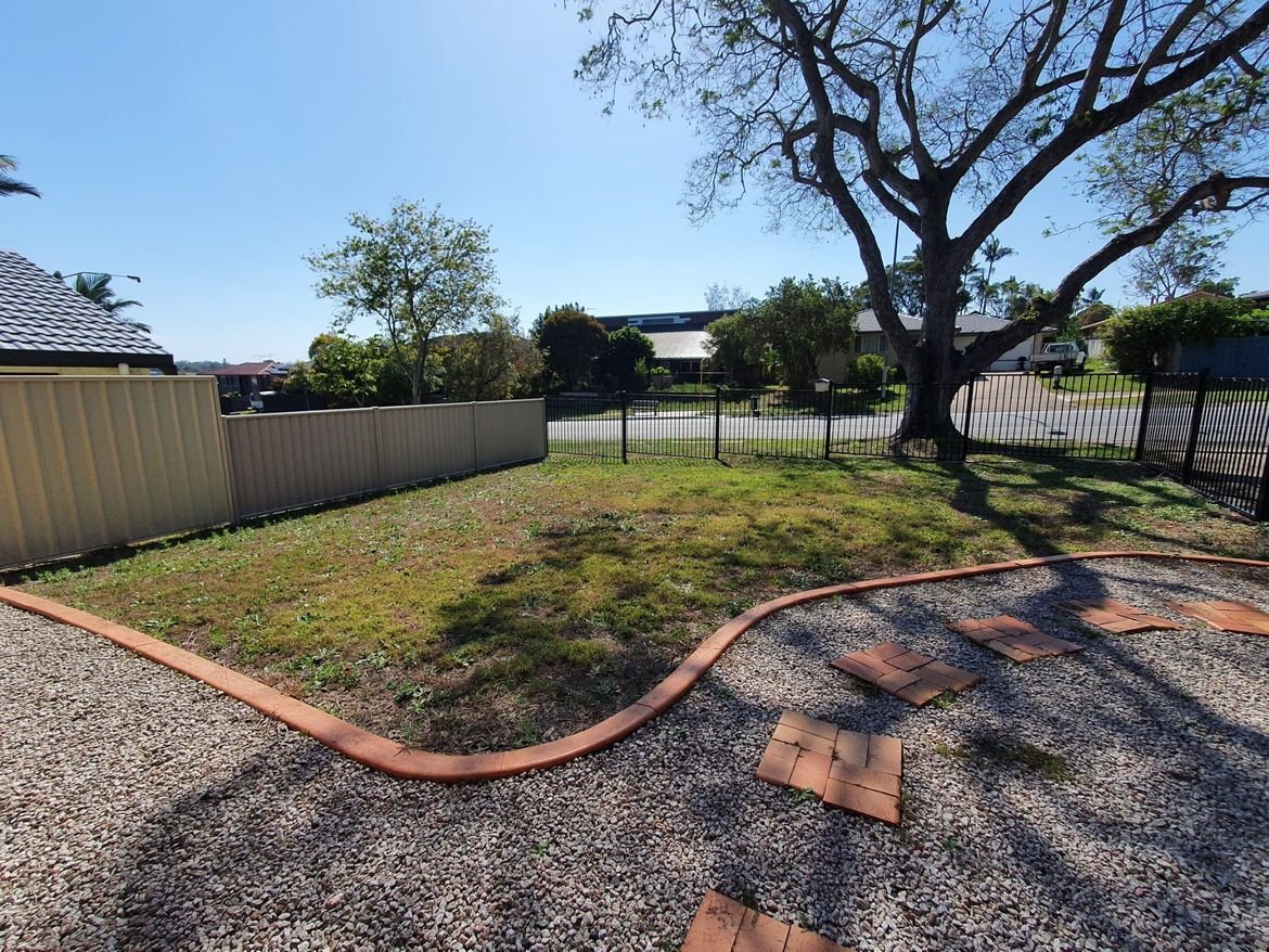 front yard.jpeg front yard.jpeg