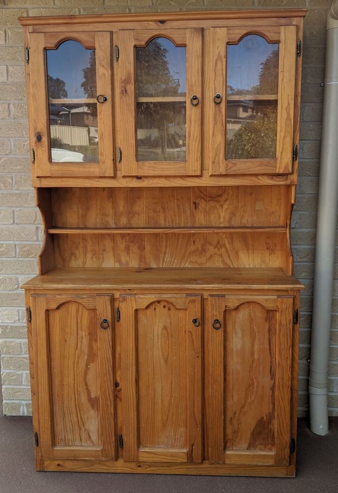 Dining hutch before.jpg Dining hutch before.jpg