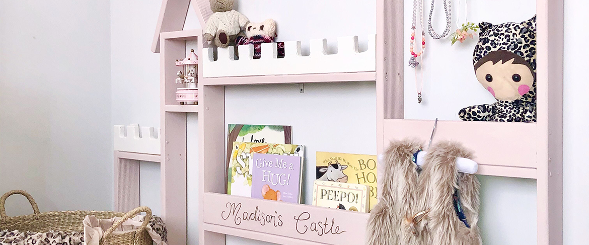 Castle bookshelf.png Castle bookshelf.png