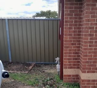 How to add a gate to existing Colorbond fence? - Bunnings Workshop ...