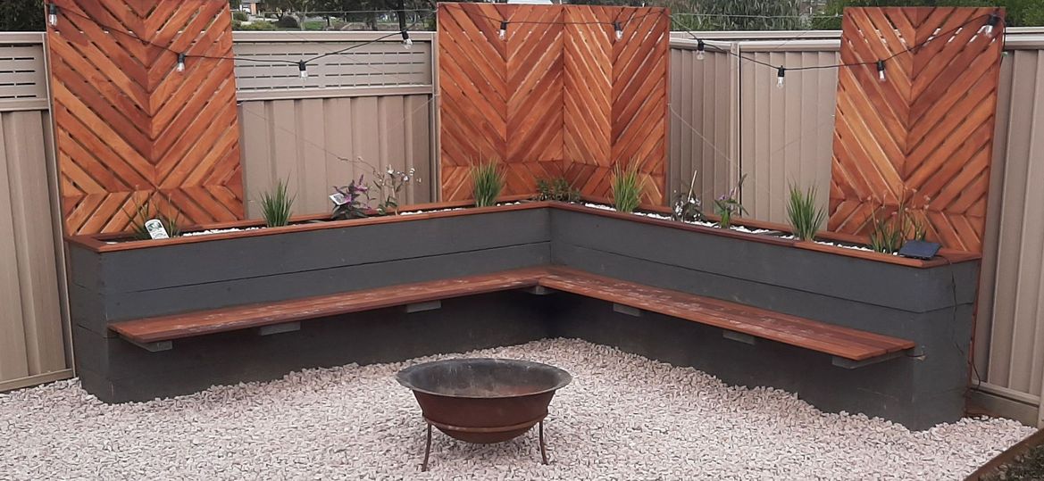 D.I.Y fire pit bench seat and raised garden bed by leeboi33.jpg D.I.Y fire pit bench seat and raised garden bed by leeboi33.jpg