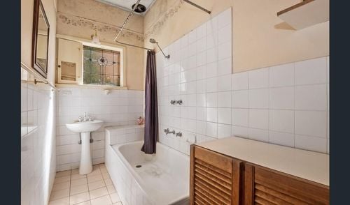 Bathroom 2.jpg Bathroom 2.jpg