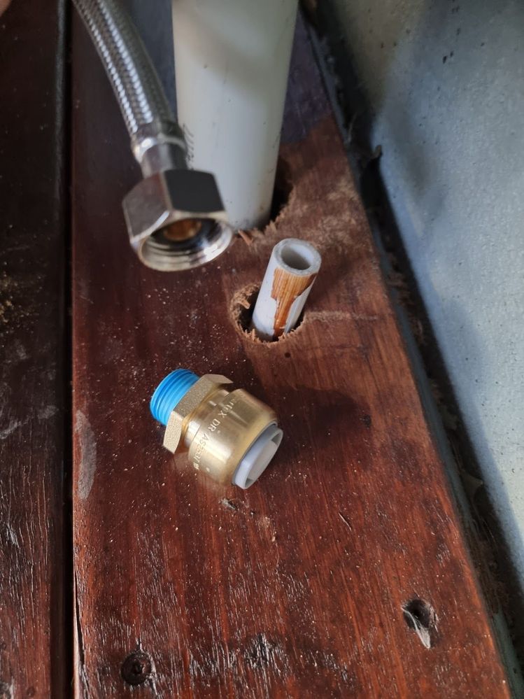 waterHoseAndConnectors.jpeg waterHoseAndConnectors.jpeg