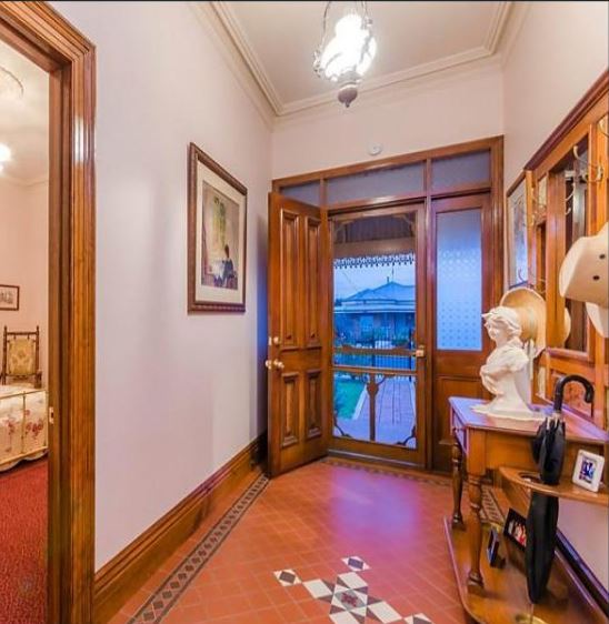 hallways3.JPG hallways3.JPG